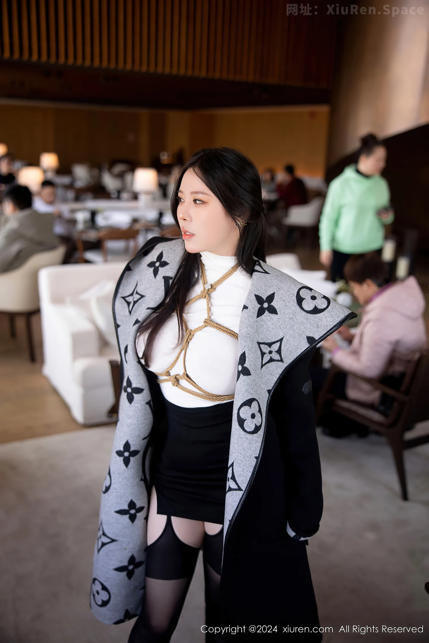 图片[5]-[XiuRen秀人网]VOL.8390 模特白茹雪私房捆绑艺白色轻透衣配黑丝吊袜秀丰腴身材诱惑写真90P-秀人网官方网站